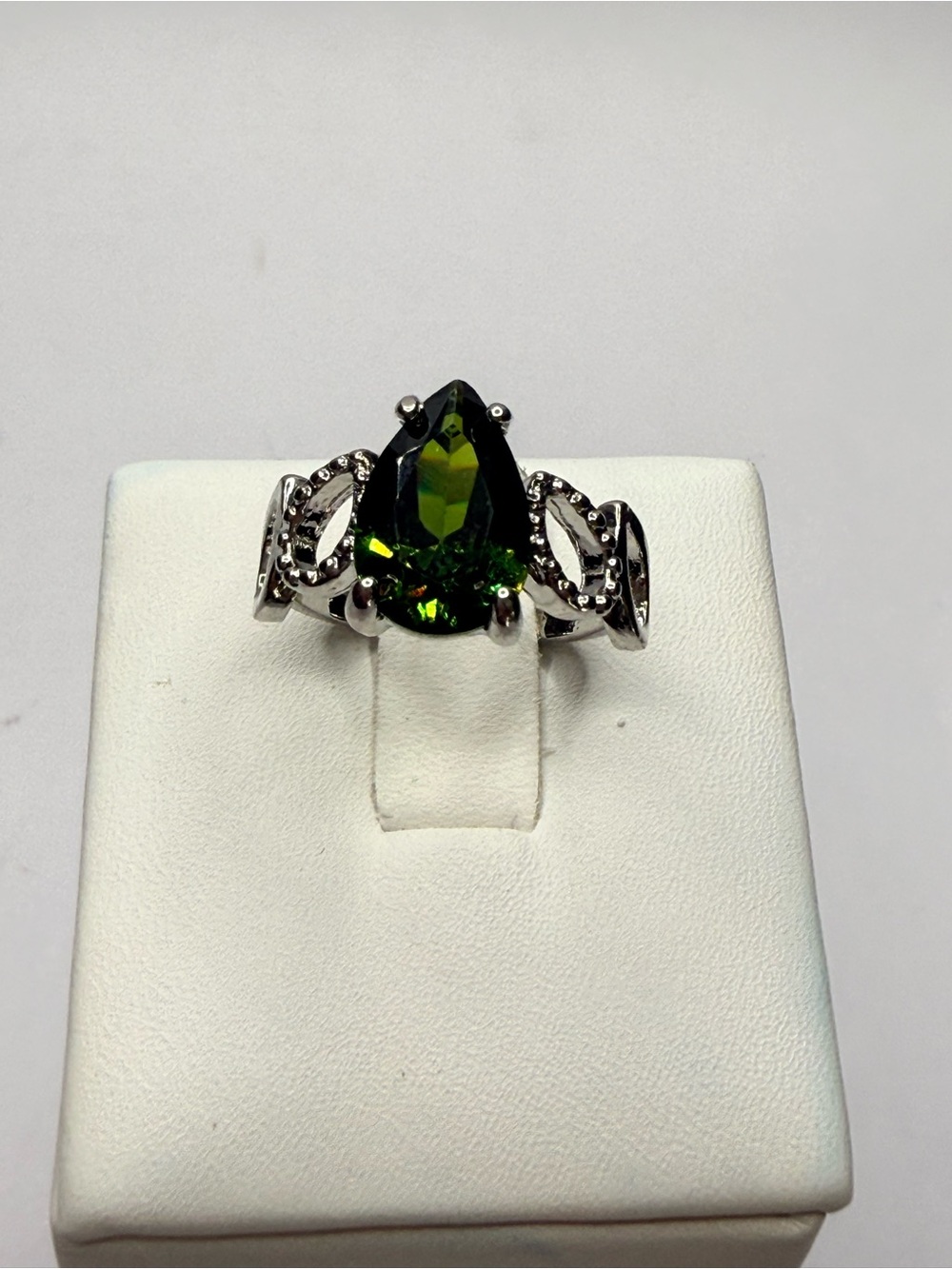 Pear-Shaped Green Crystal Ring in Silver-Tone Setting size 7
